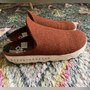 Asportuguesas felted clogs - Maroon size 40